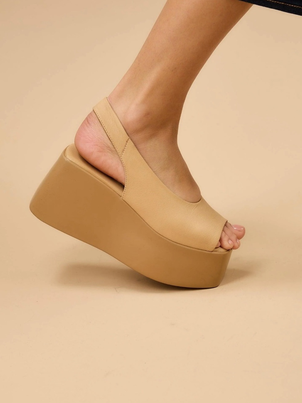 LONZA Ariadna Tan Platform Slingback Peep-Toe Wedges, size 6 - Picture 6 of 15